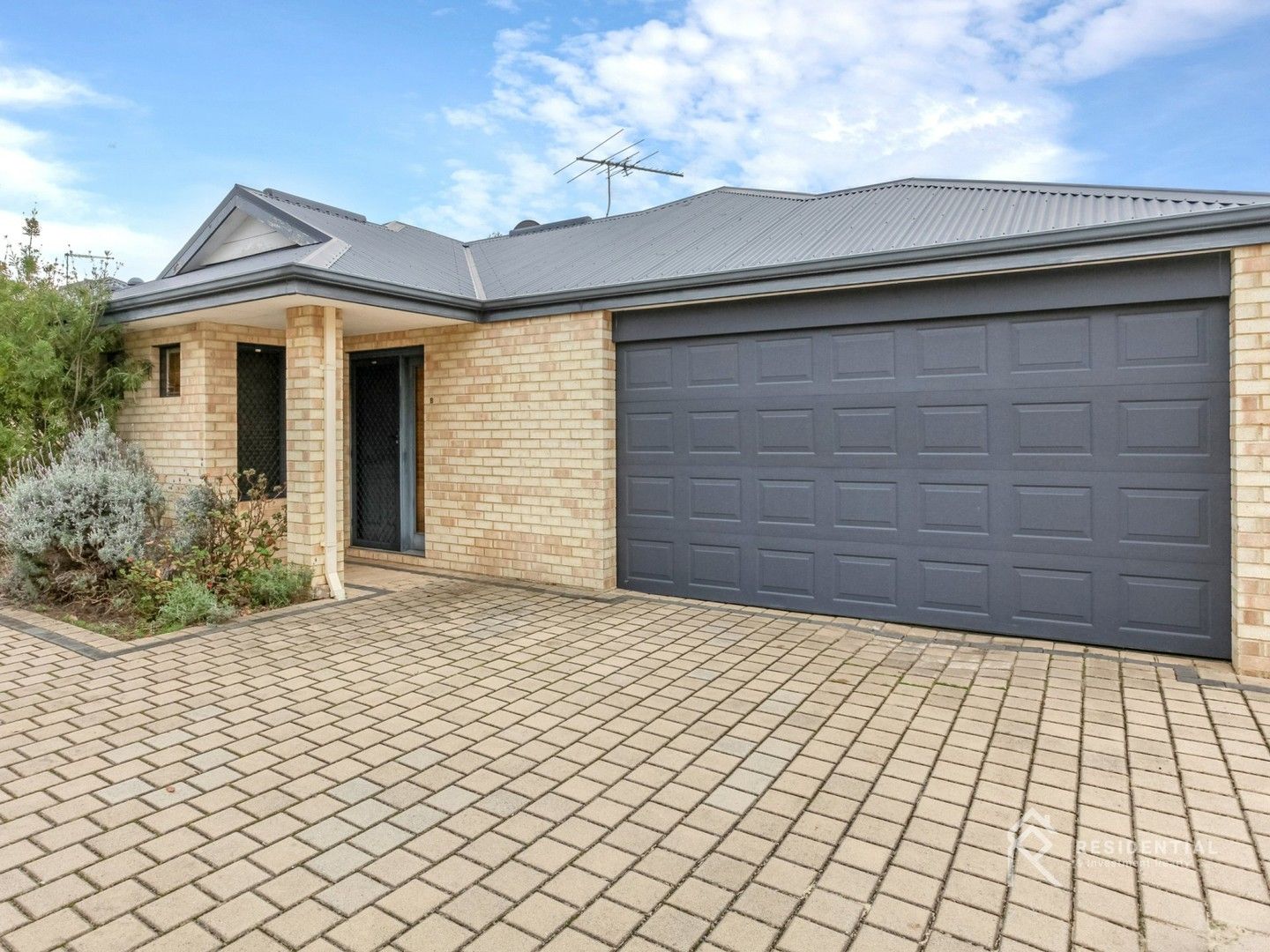 3 bedrooms Villa in 49B Boronia Street INNALOO WA, 6018