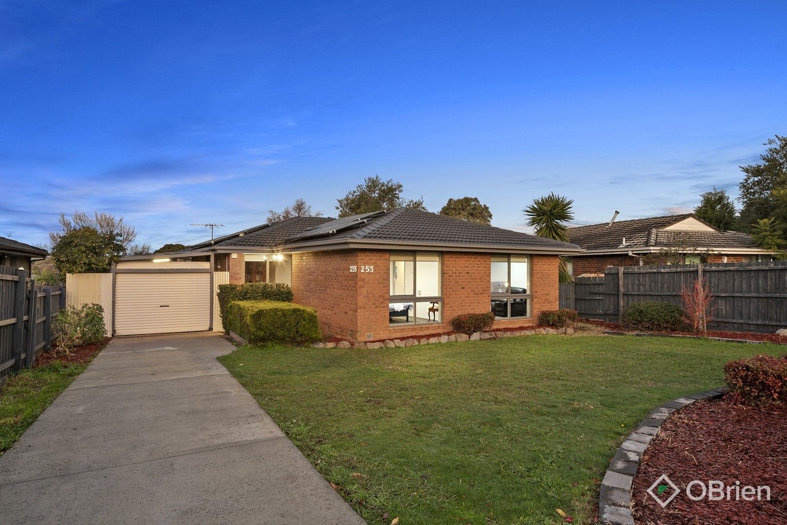 4 bedrooms House in 253 Power Road ENDEAVOUR HILLS VIC, 3802