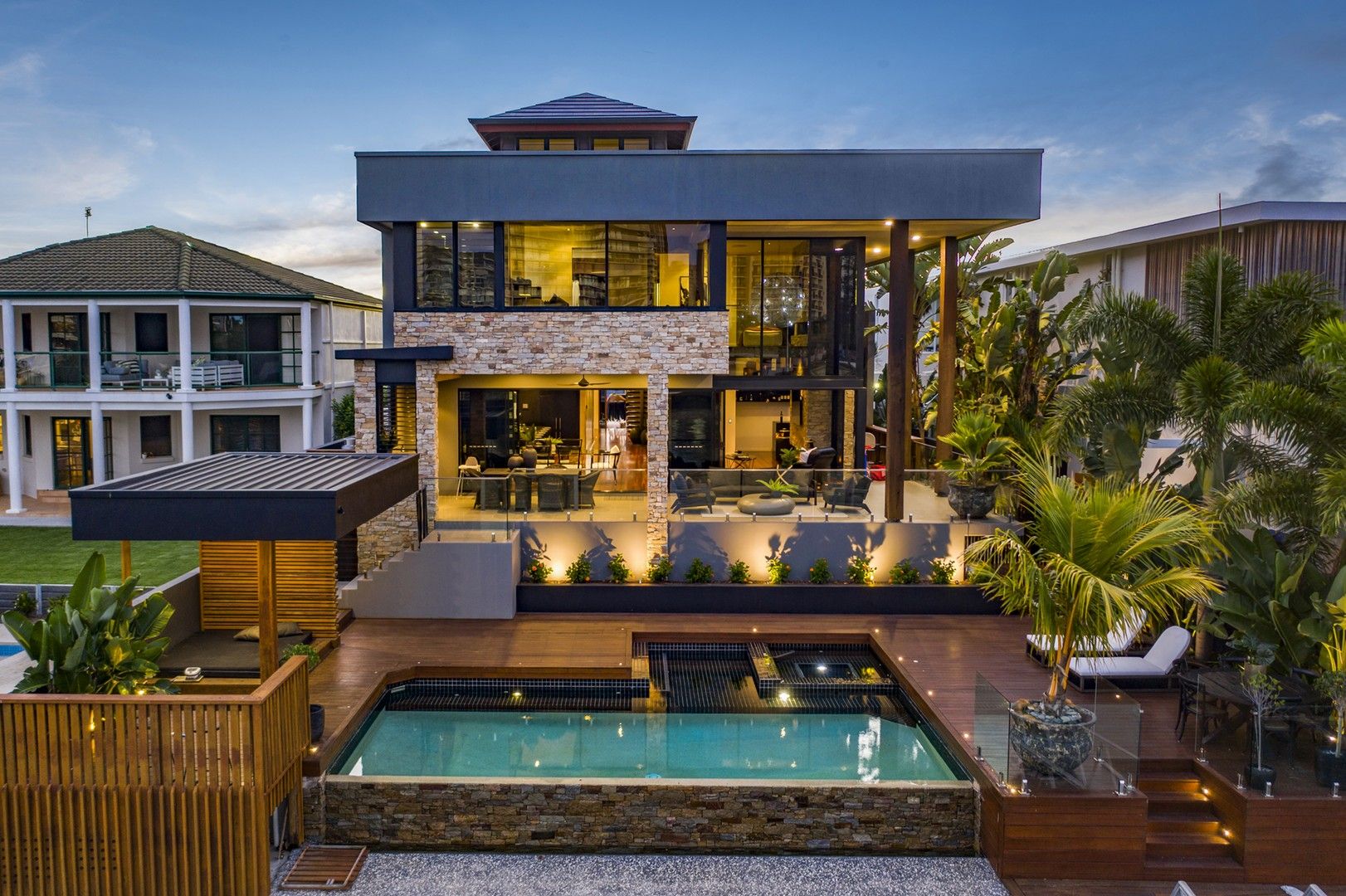 Sold 12 Amalfi Drive, Isle Of Capri QLD 4217 on 31 Aug 2022 2018118379 Domain
