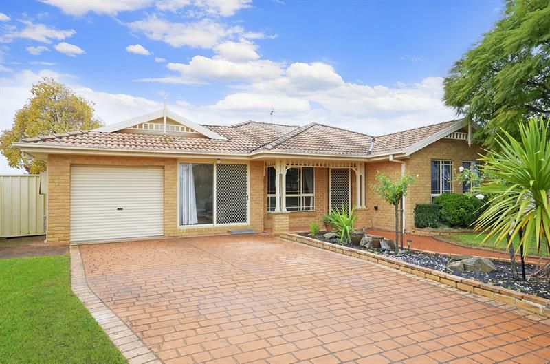 7 Denfield Cct, St Helens Park NSW 2560, Image 0