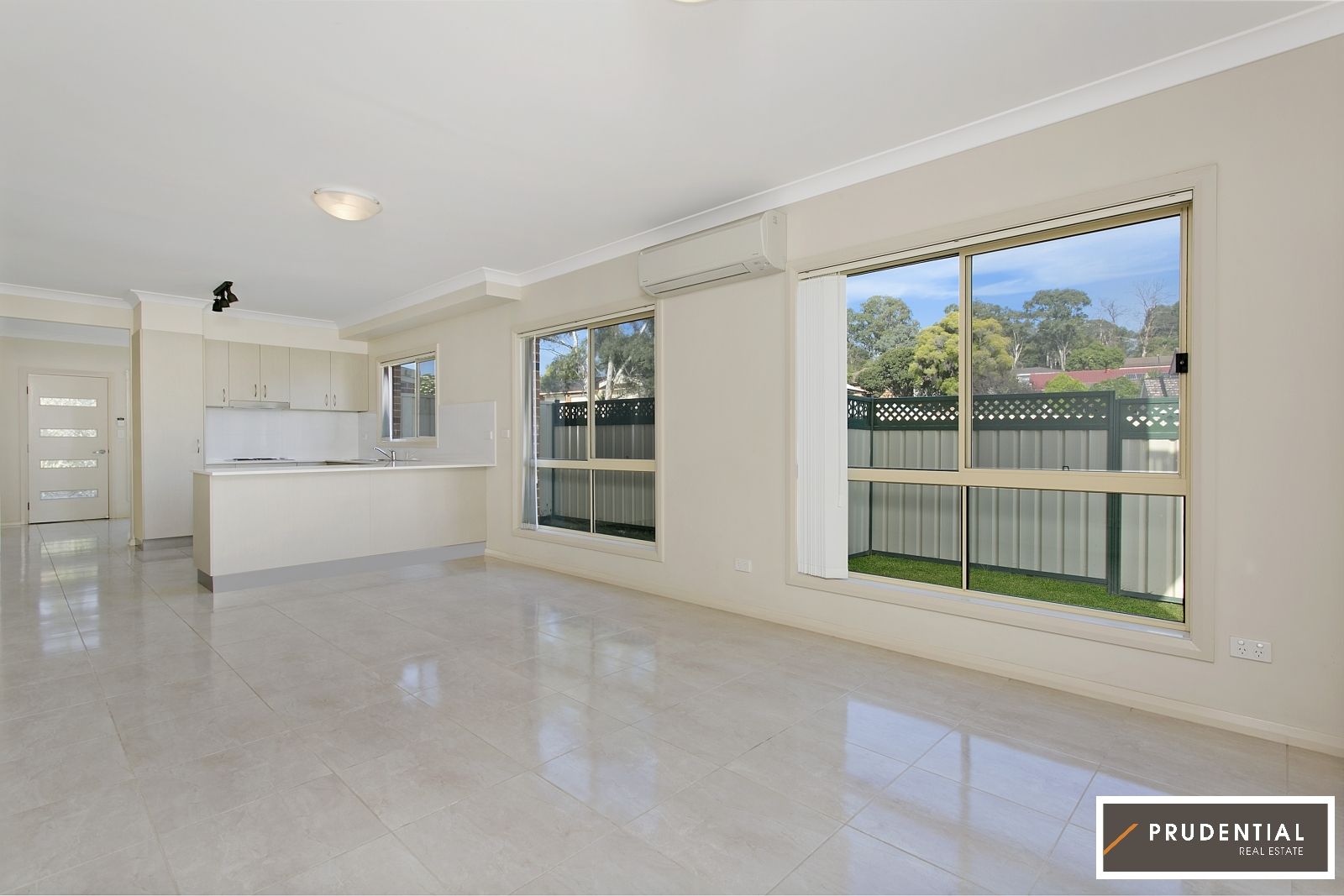 7/4 Feldspar Road, Eagle Vale NSW 2558, Image 2