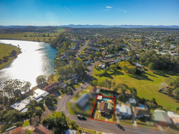 33 Bayview Crescent, Taree NSW 2430