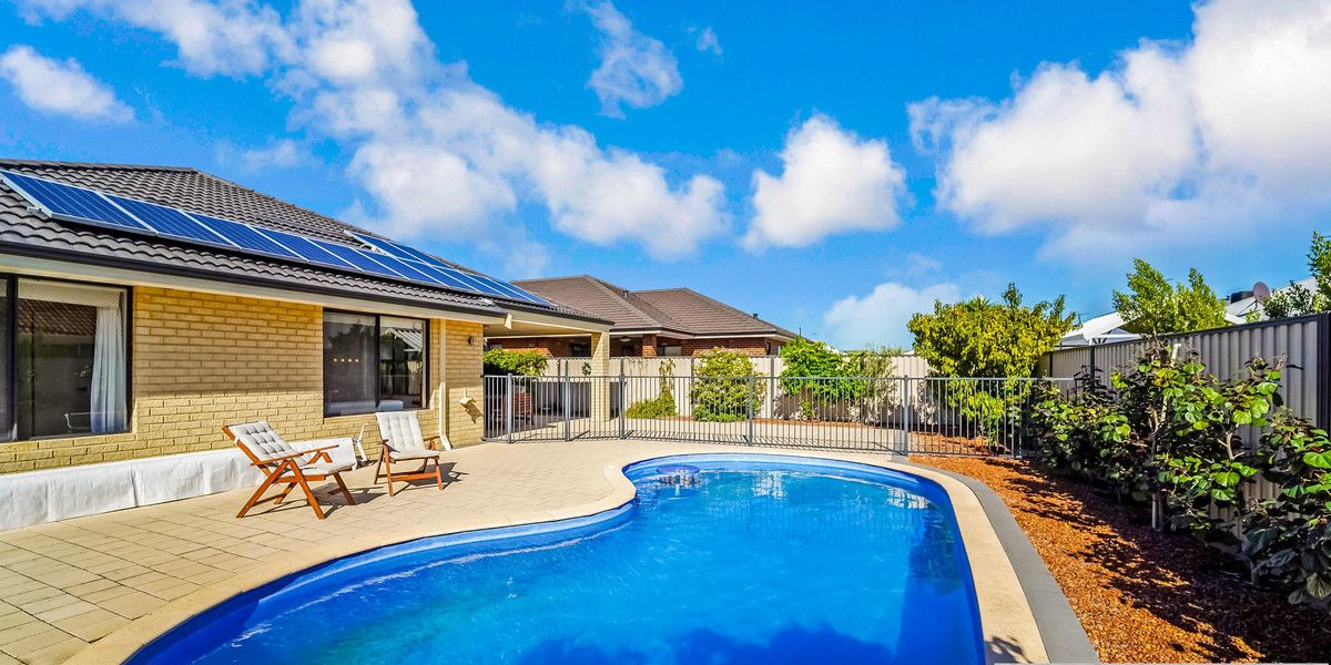 4 bedrooms House in 15 Cotswold Parade AUBIN GROVE WA, 6164