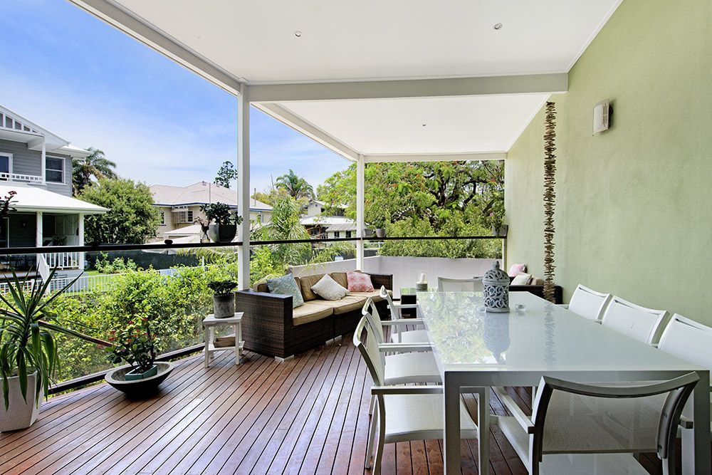 4 bedrooms House in 15 Jenolan Avenue HAWTHORNE QLD, 4171