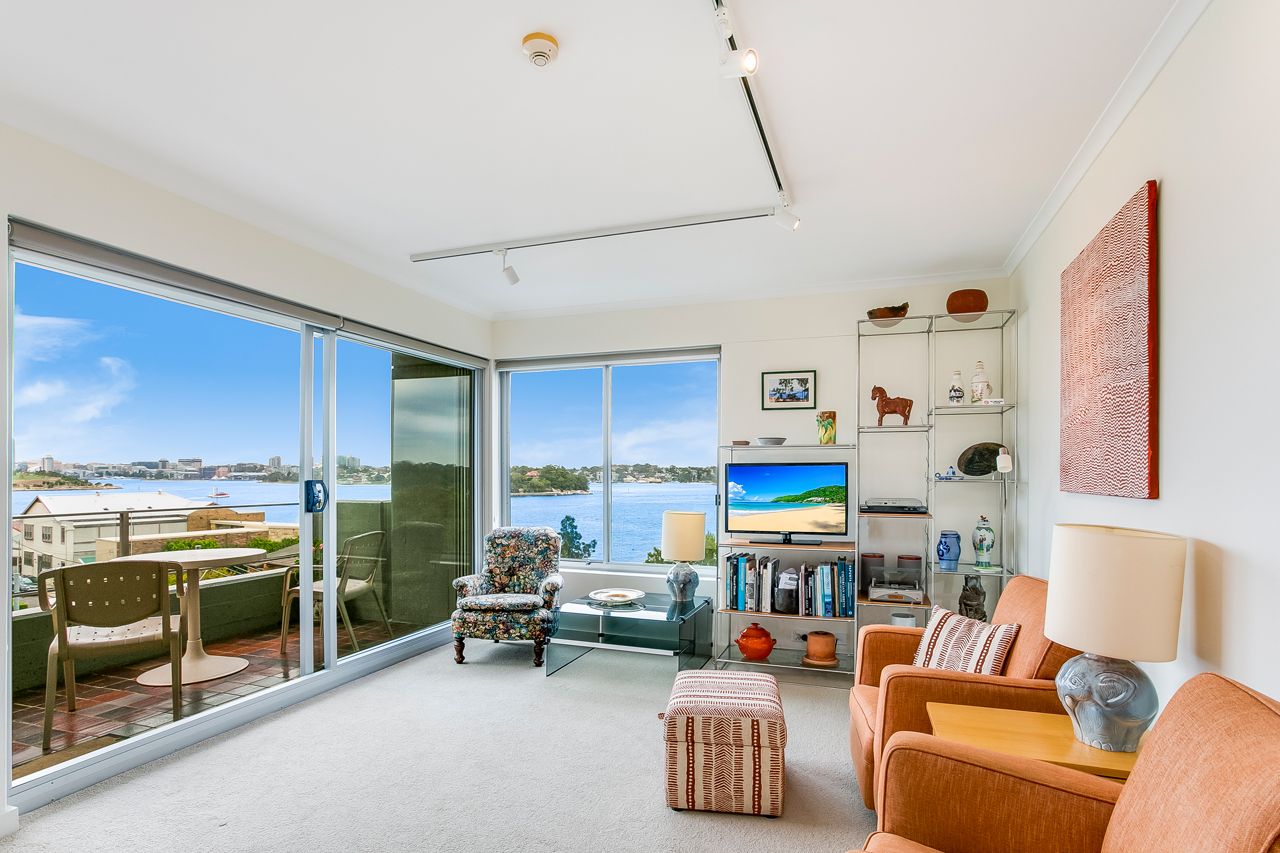 2 bedrooms Apartment / Unit / Flat in 14/90 Blues Point Road MCMAHONS POINT NSW, 2060
