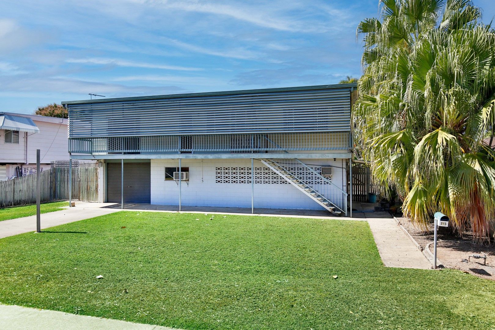 3 bedrooms House in 215 Thuringowa Drive KIRWAN QLD, 4817