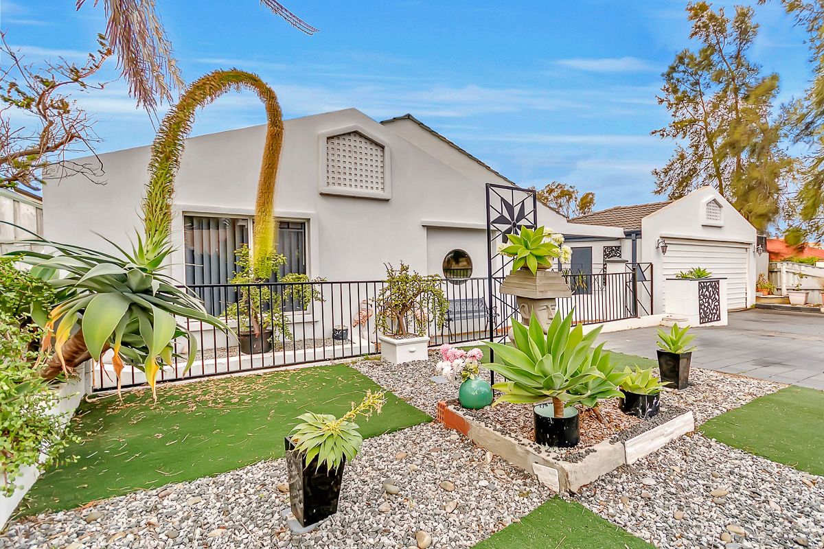 5 bedrooms House in 2 Derwent Meander JOONDALUP WA, 6027