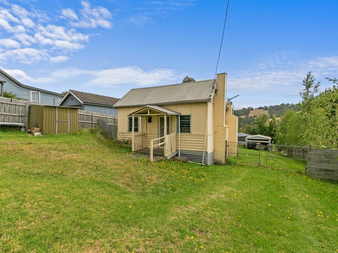 2 bedrooms House in 24 North Road YALLOURN NORTH VIC, 3825