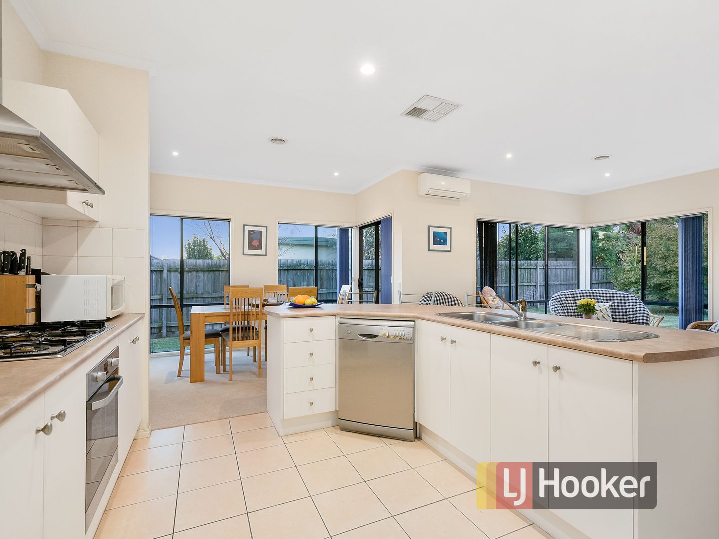 4 Park City Drive, Lynbrook VIC 3975, Image 2