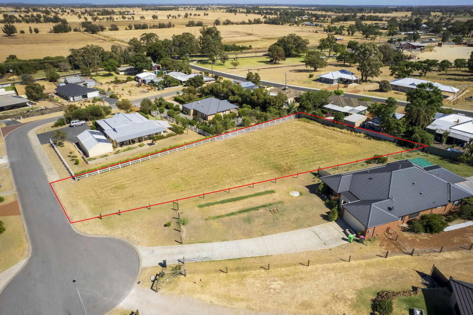 9 Bishop Place, Yarloop WA 6218, Image 2