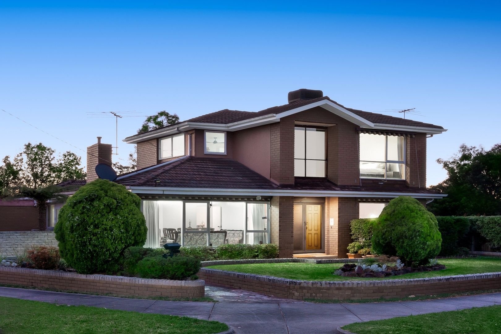 5 bedrooms House in 15 Ainslie Drive WHEELERS HILL VIC, 3150