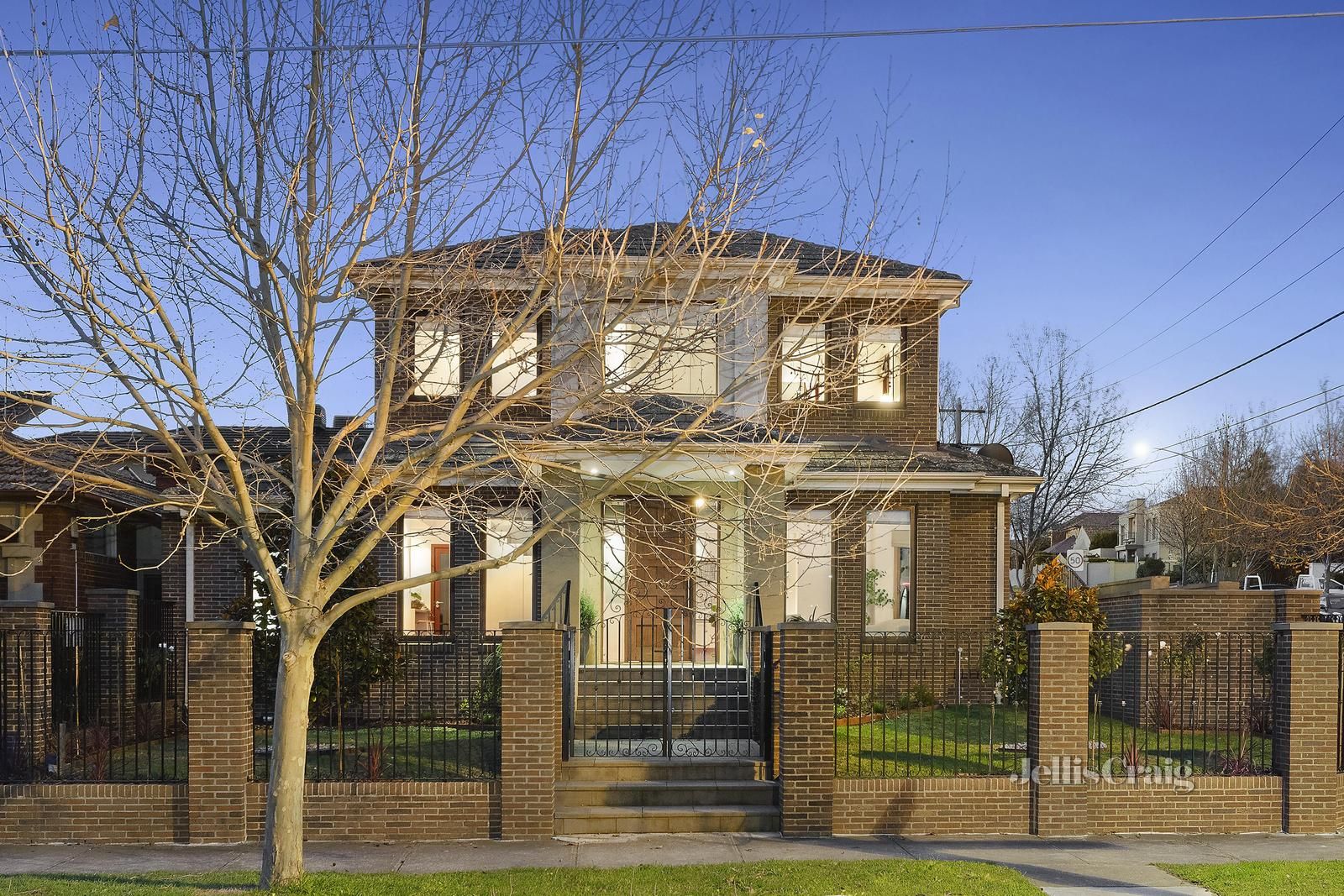 3 bedrooms House in 248 Woodland Street STRATHMORE VIC, 3041