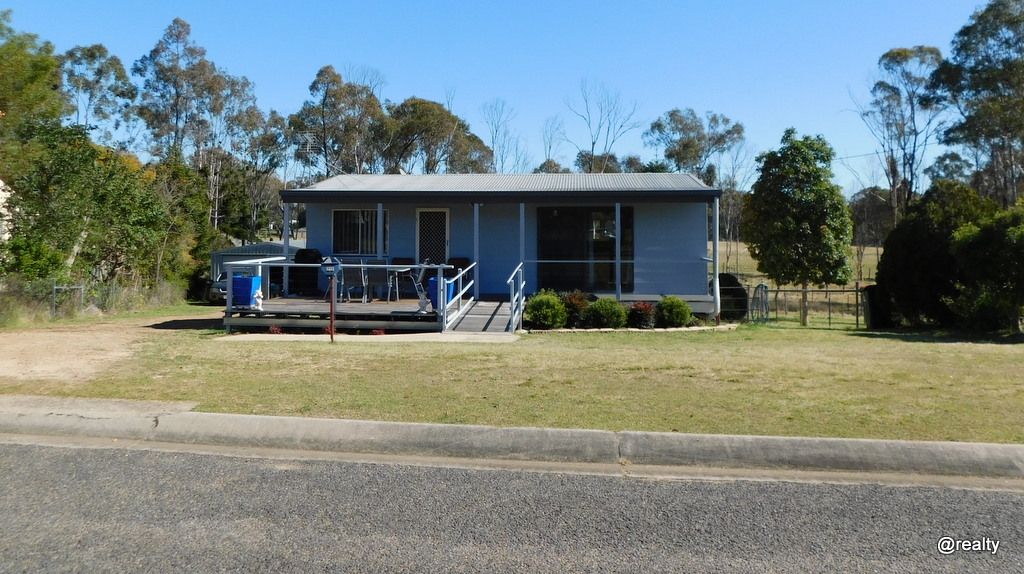 22 Deakin Crescent, Nanango QLD 4615, Image 0