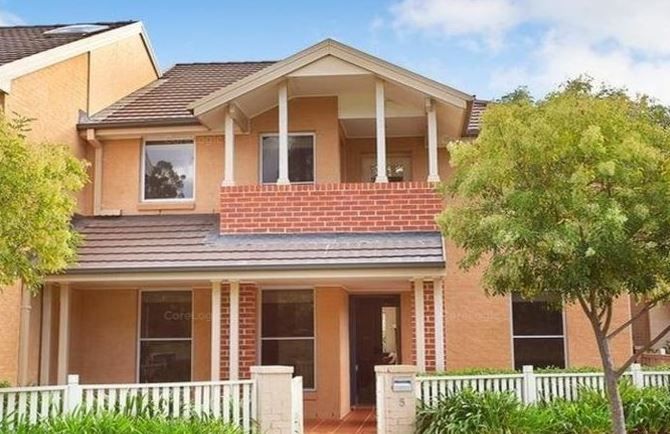 4 bedrooms Townhouse in 5 Hunterford Crescent OATLANDS NSW, 2117