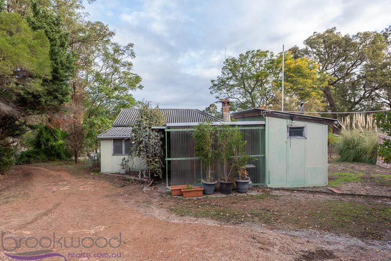 580 Goslin Street, Sawyers Valley WA 6074, Image 2