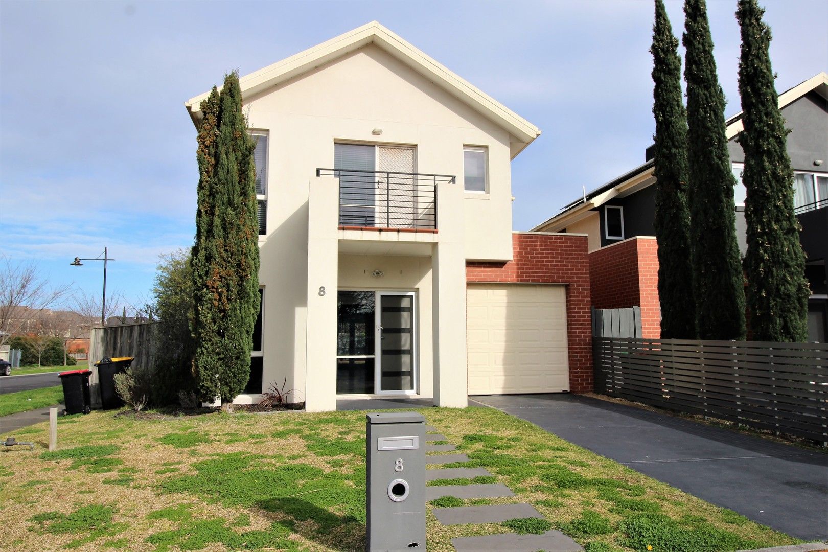 3 bedrooms House in 8 Piping Lane MORDIALLOC VIC, 3195