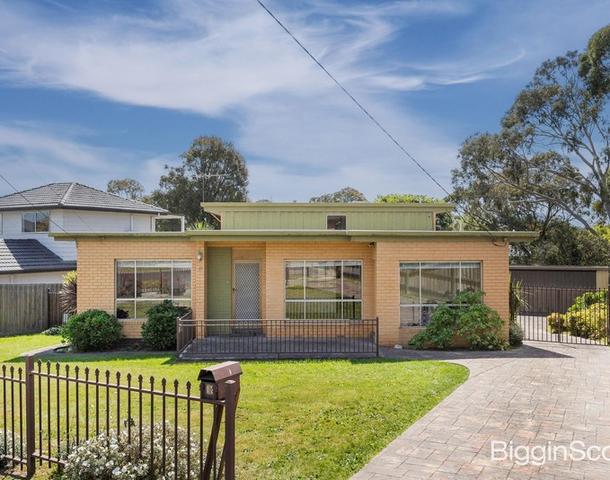 17 Lynden Grove, Mount Waverley VIC 3149