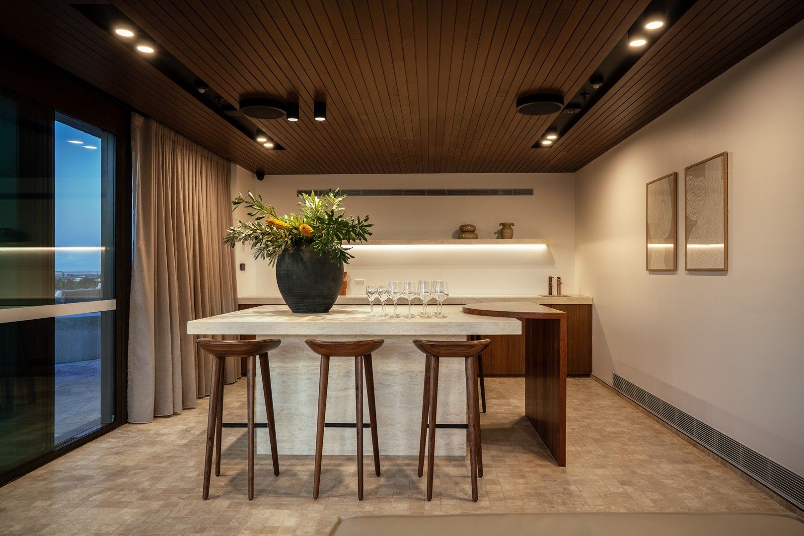 2 bedrooms Apartment / Unit / Flat in 1208/470 Main Street KANGAROO POINT QLD, 4169