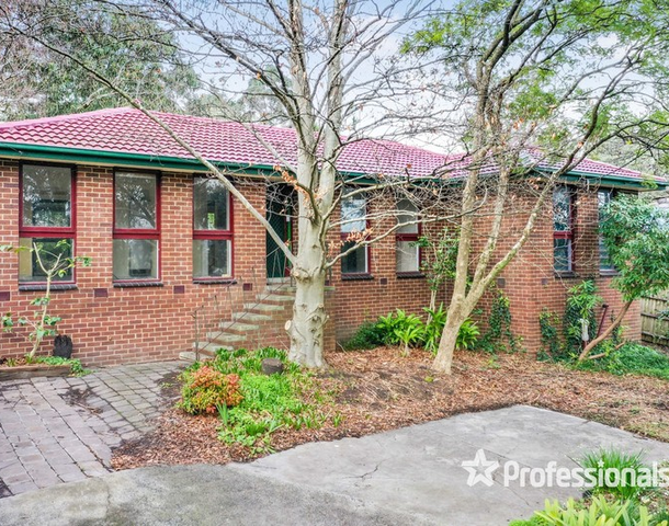 24 Meadowlark Lane, Mooroolbark VIC 3138