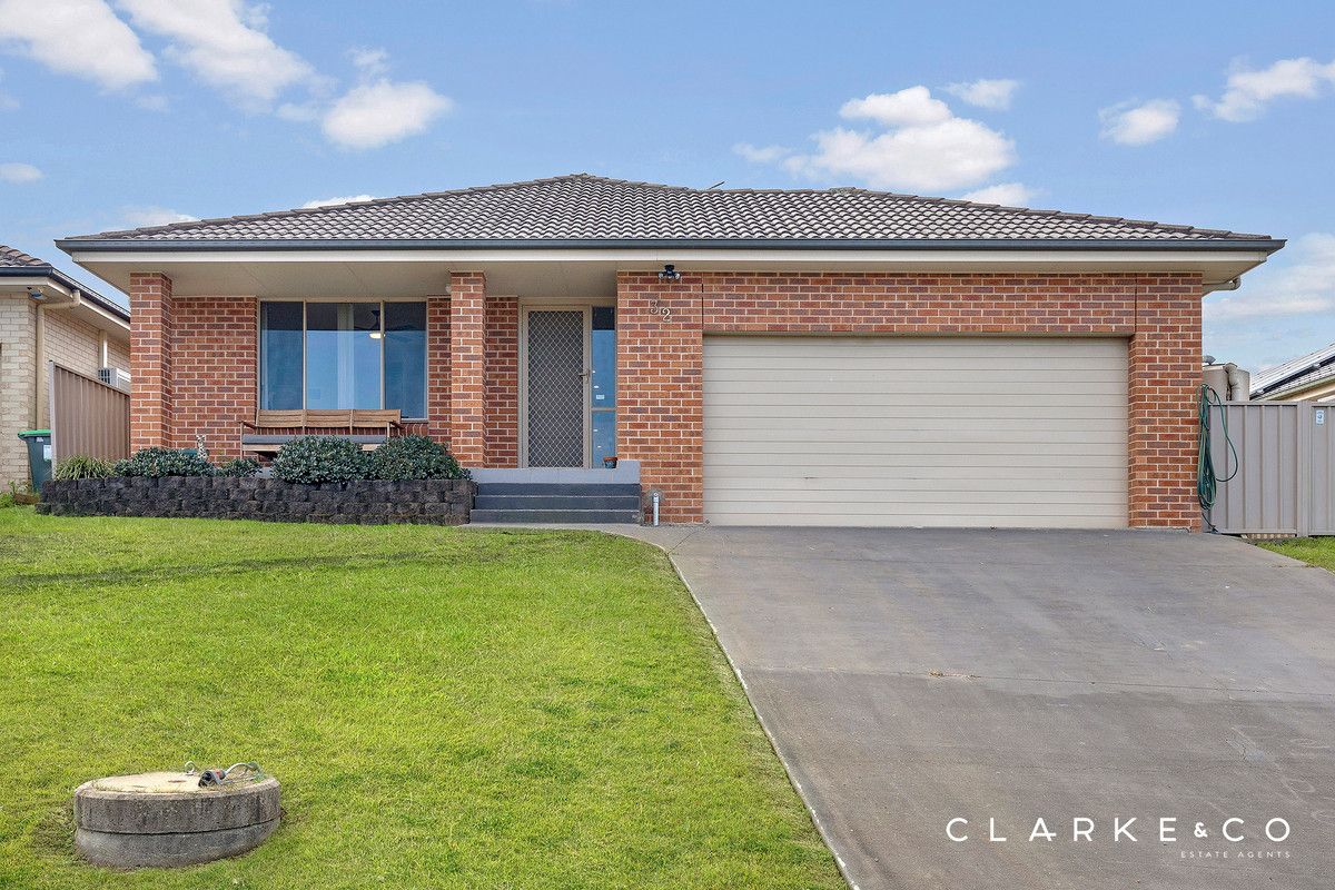 4 bedrooms House in 32 Pumphouse Crescent RUTHERFORD NSW, 2320
