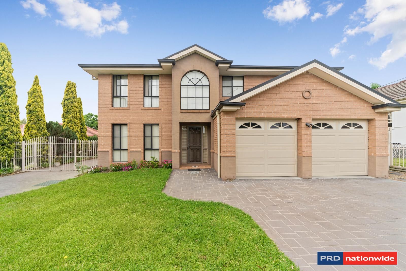 5 bedrooms House in 9 Forrest Road EAST HILLS NSW, 2213