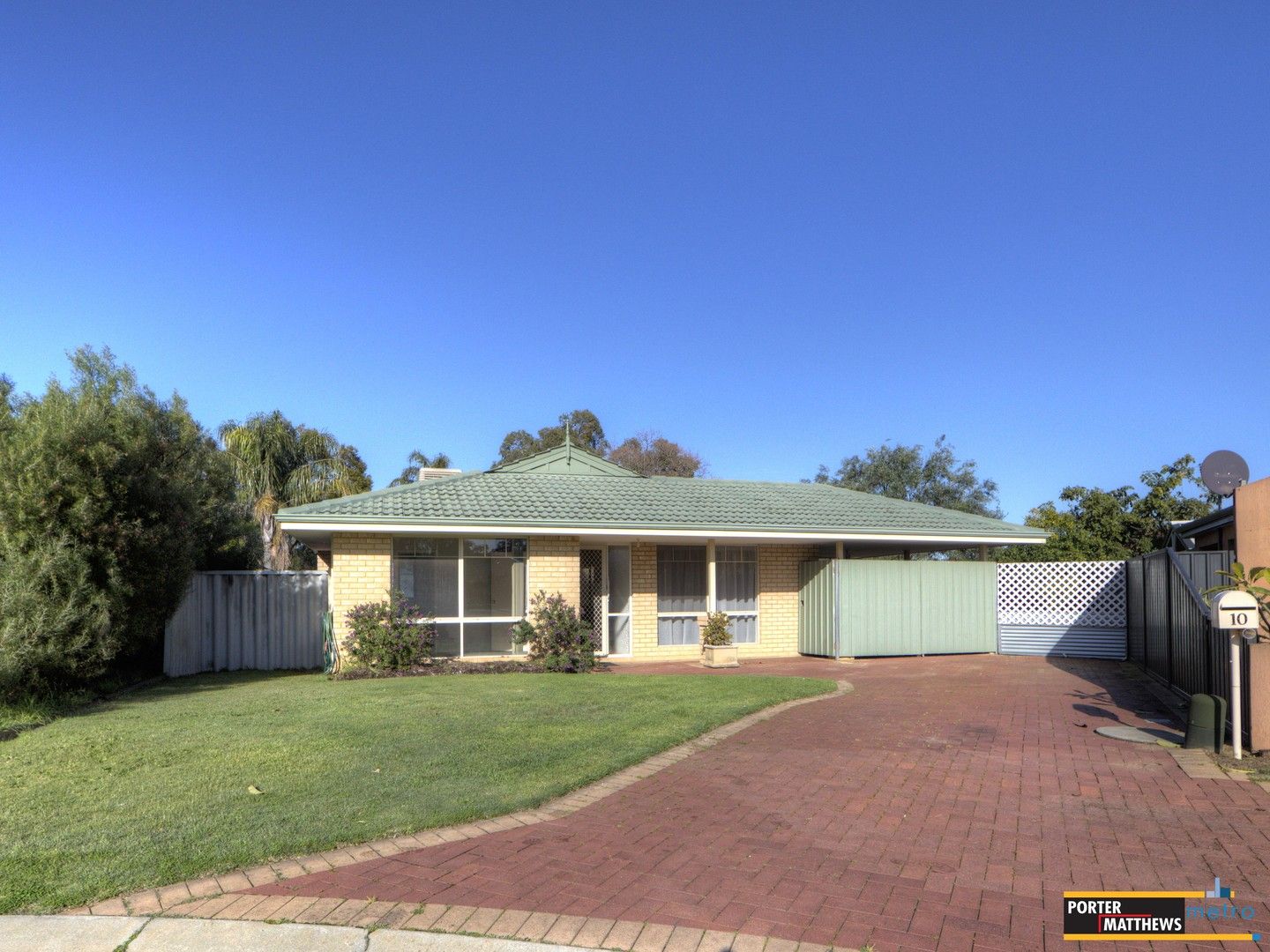 4 bedrooms House in 10 Tourmaline Gardens FORRESTFIELD WA, 6058
