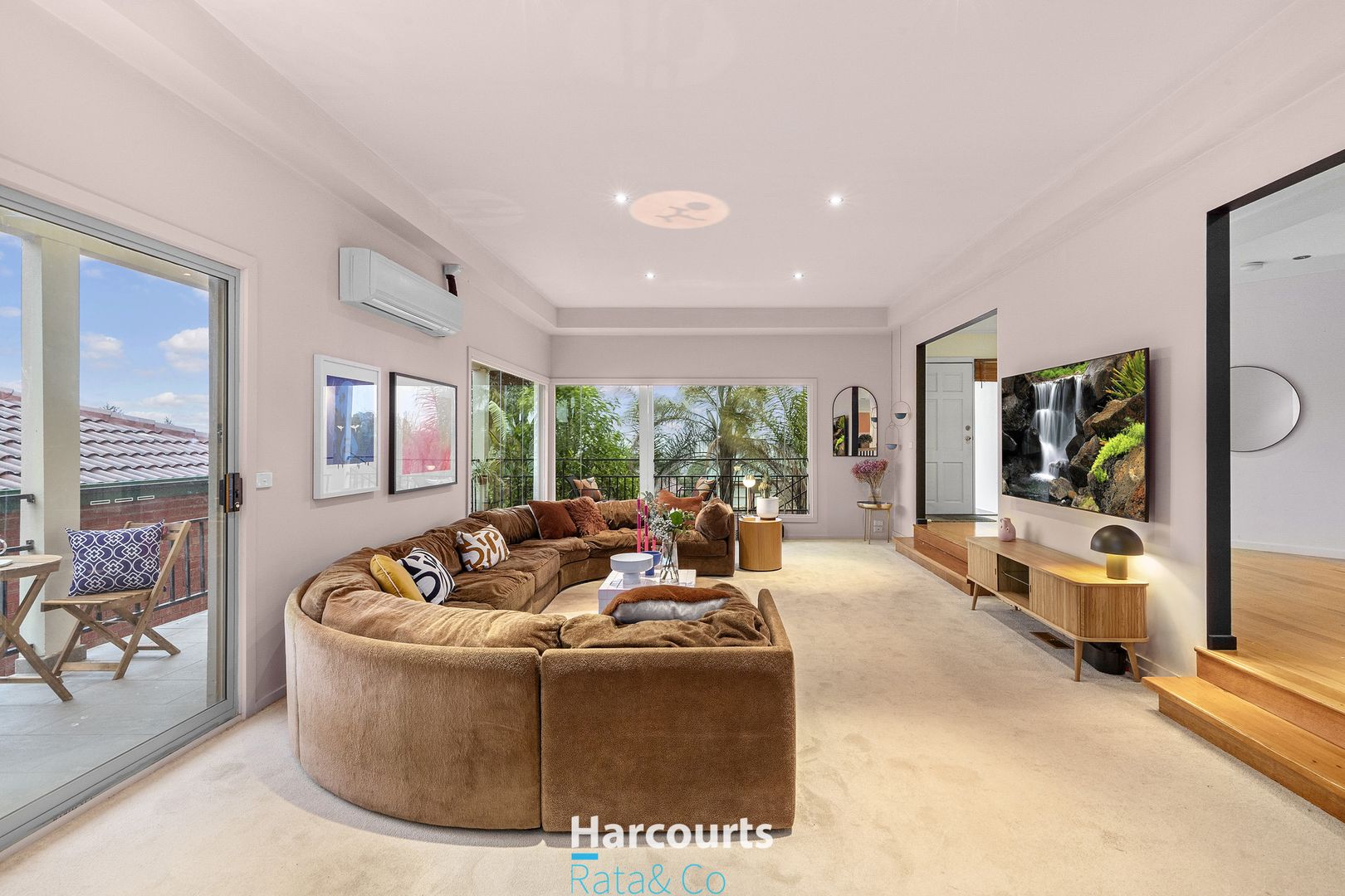 125 Blossom Park Drive, Mill Park VIC 3082, Image 2