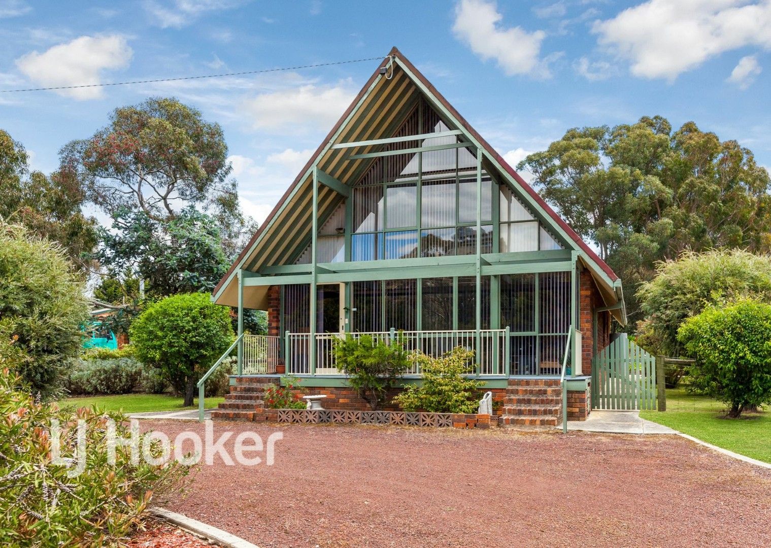 33 Fleming Drive, Broadford Property History & Address Research Domain