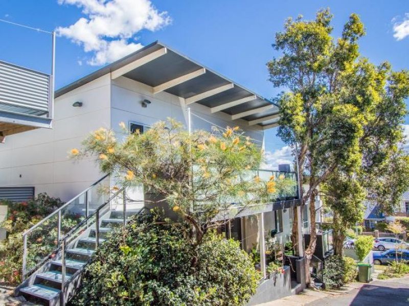 2 bedrooms Apartment / Unit / Flat in 4/133 Brooks Street BAR BEACH NSW, 2300