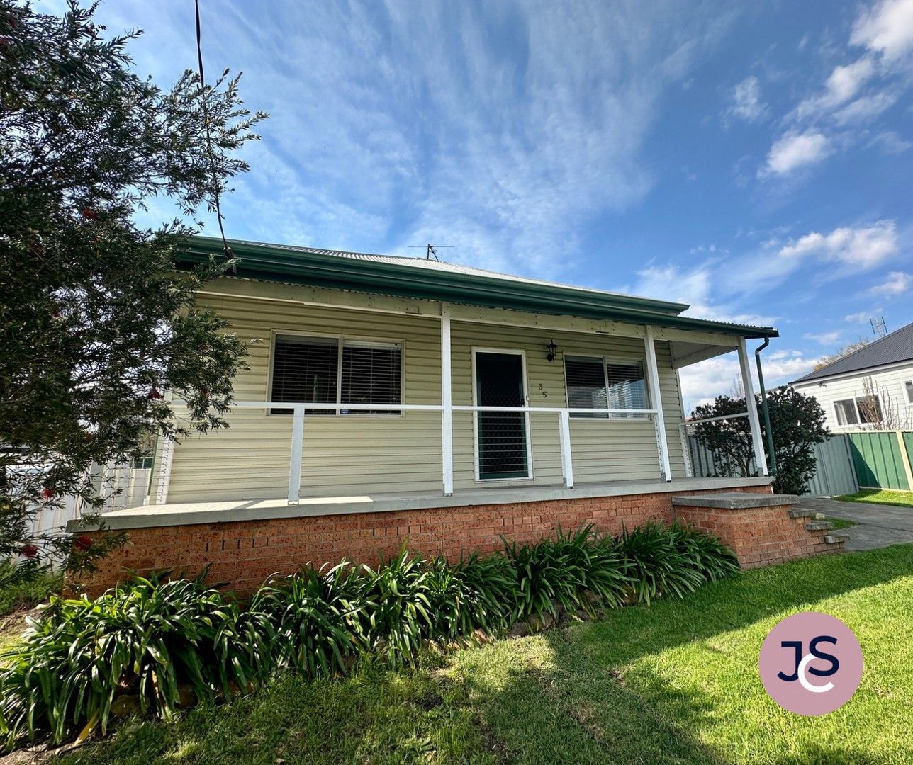 4 bedrooms House in 35 Kline Street WESTON NSW, 2326