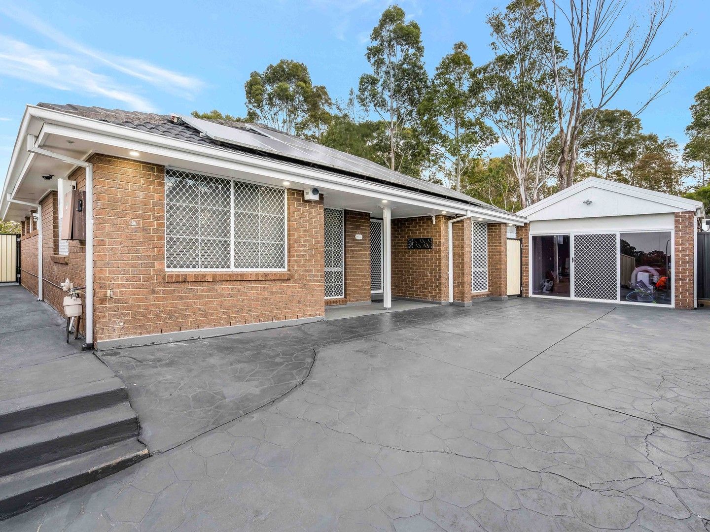 15 Milparinka Close, Hoxton Park NSW 2171, Image 0