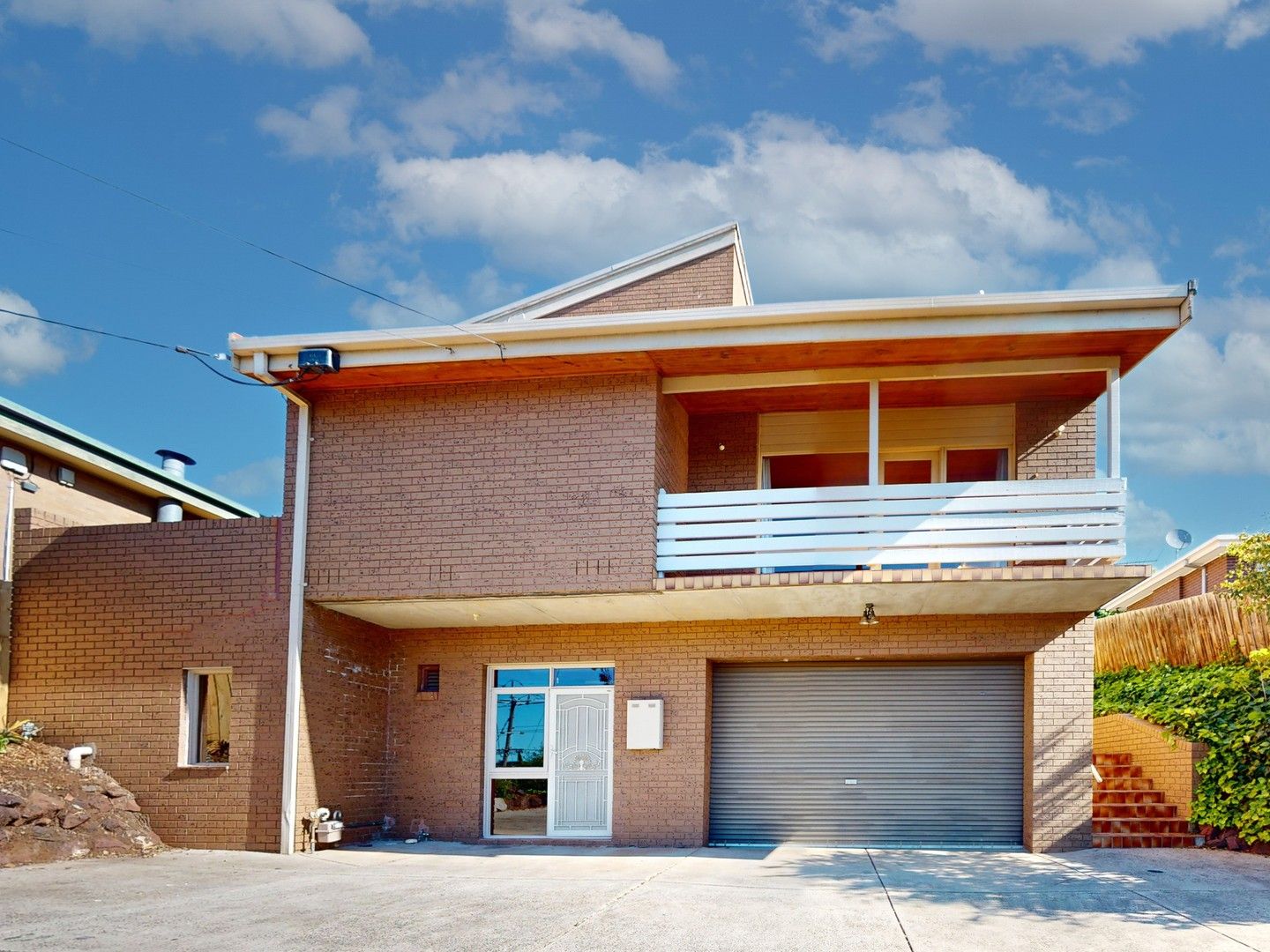 5 bedrooms House in 393 Mascoma St STRATHMORE HEIGHTS VIC, 3041