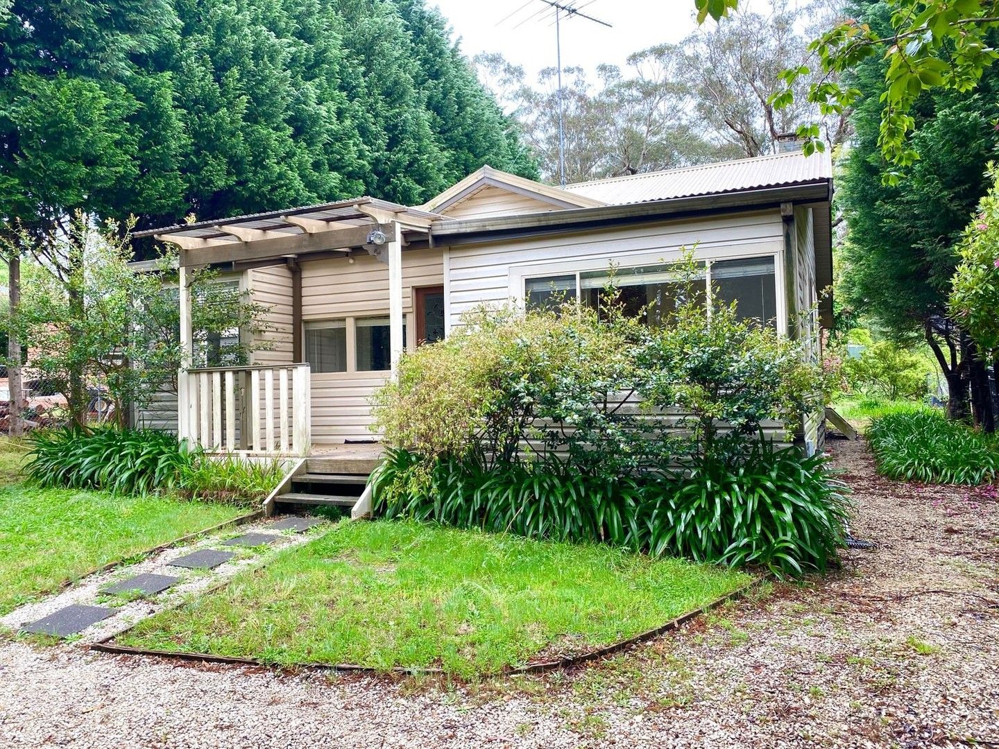 14 Lawson View Parade, Wentworth Falls NSW 2782 House For Rent 520
