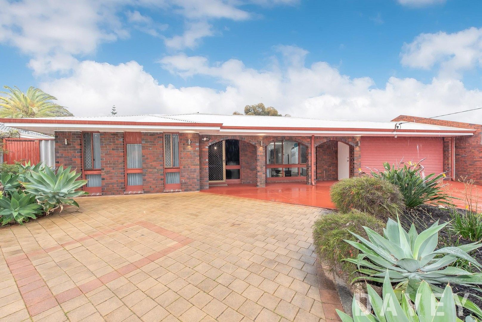 4 bedrooms House in 6 Pierre Place PADBURY WA, 6025