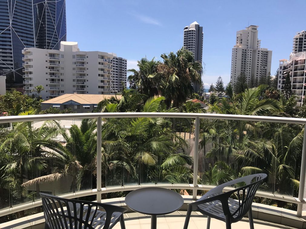 1 bedrooms Studio in 319/2801-2833 (The Oaks) Gold Coast Highway SURFERS PARADISE QLD, 4217