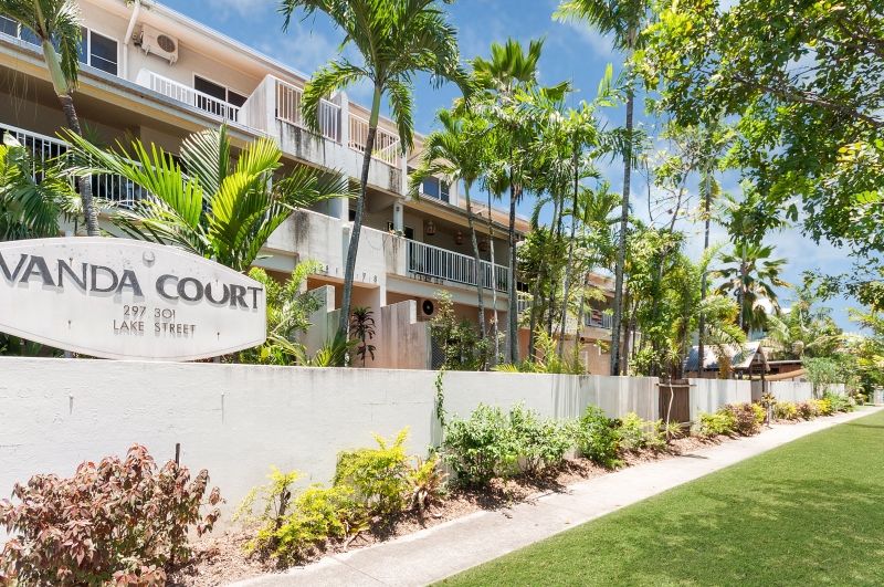 4/297-301 Lake Street, Cairns North QLD 4870