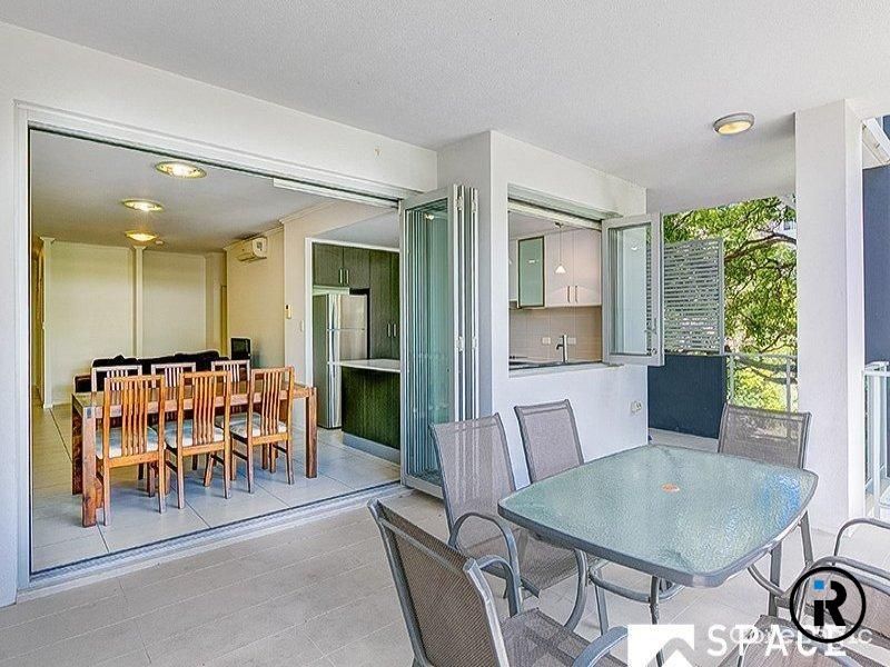 3 bedrooms Apartment / Unit / Flat in 2/37 School Street KELVIN GROVE QLD, 4059