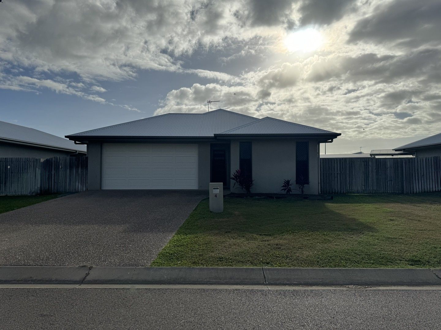4 Molokai Street, Burdell QLD 4818, Image 0