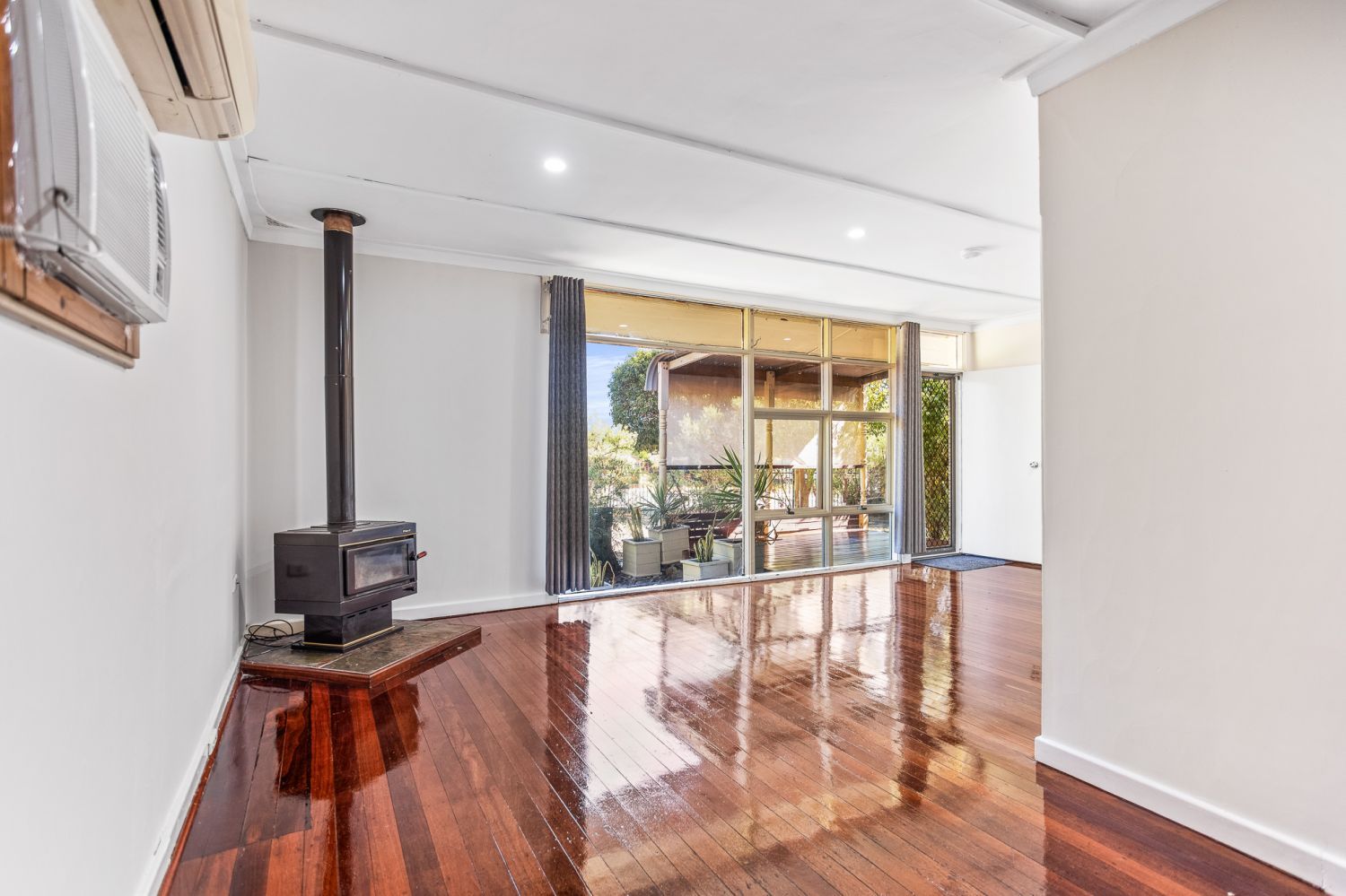 4 bedrooms House in 20 Bunney Road KELMSCOTT WA, 6111