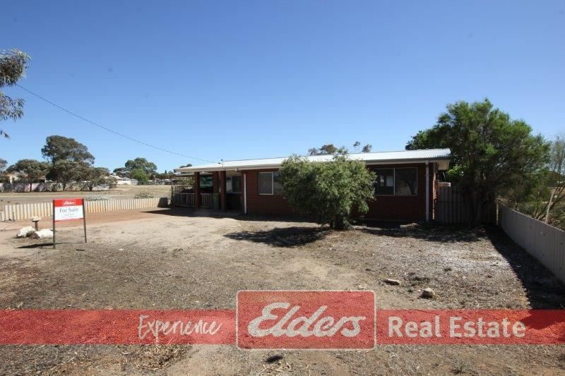 3 bedrooms House in 13 YORRELL WAY MERREDIN WA, 6415