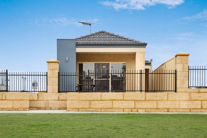 2 bedrooms House in 6 Tufts Lane AUBIN GROVE WA, 6164