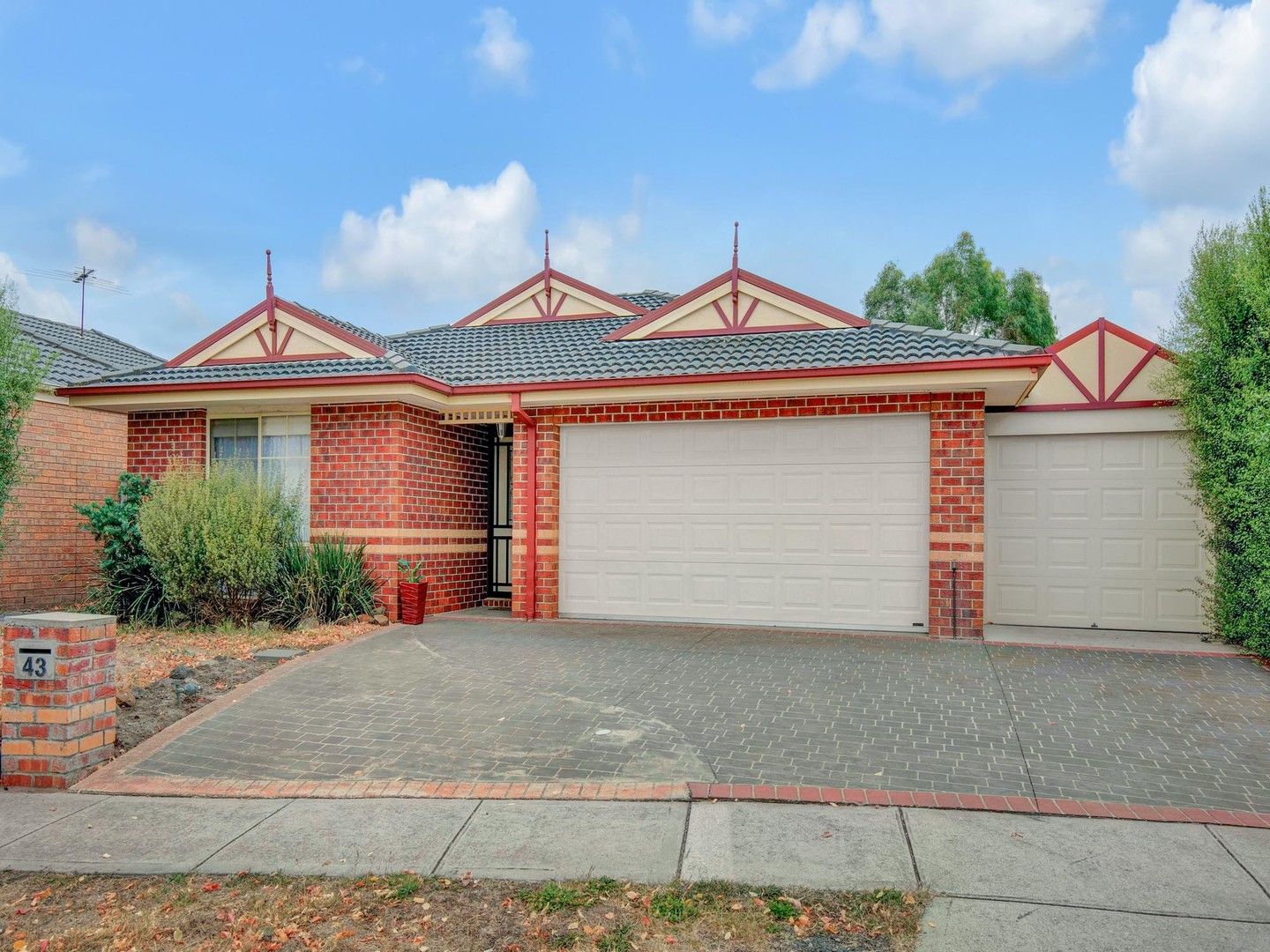 3 bedrooms House in 43 Cover Drive SUNBURY VIC, 3429