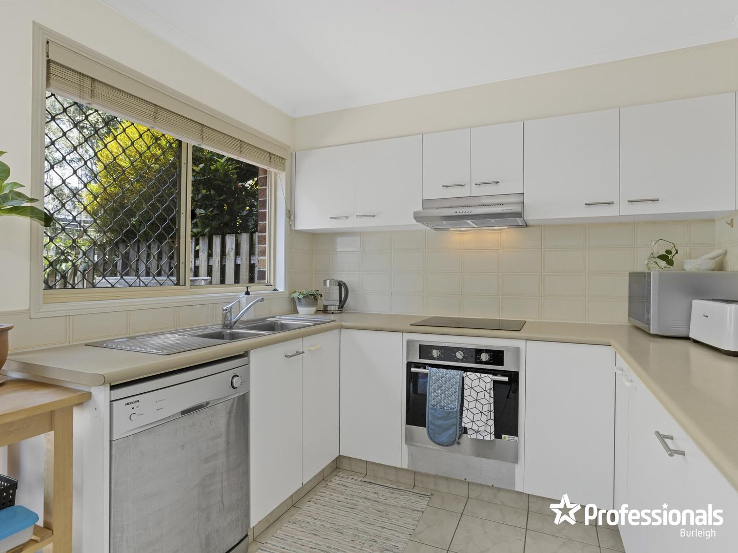 17/18 Bottlewood Court, Burleigh Waters QLD 4220, Image 2