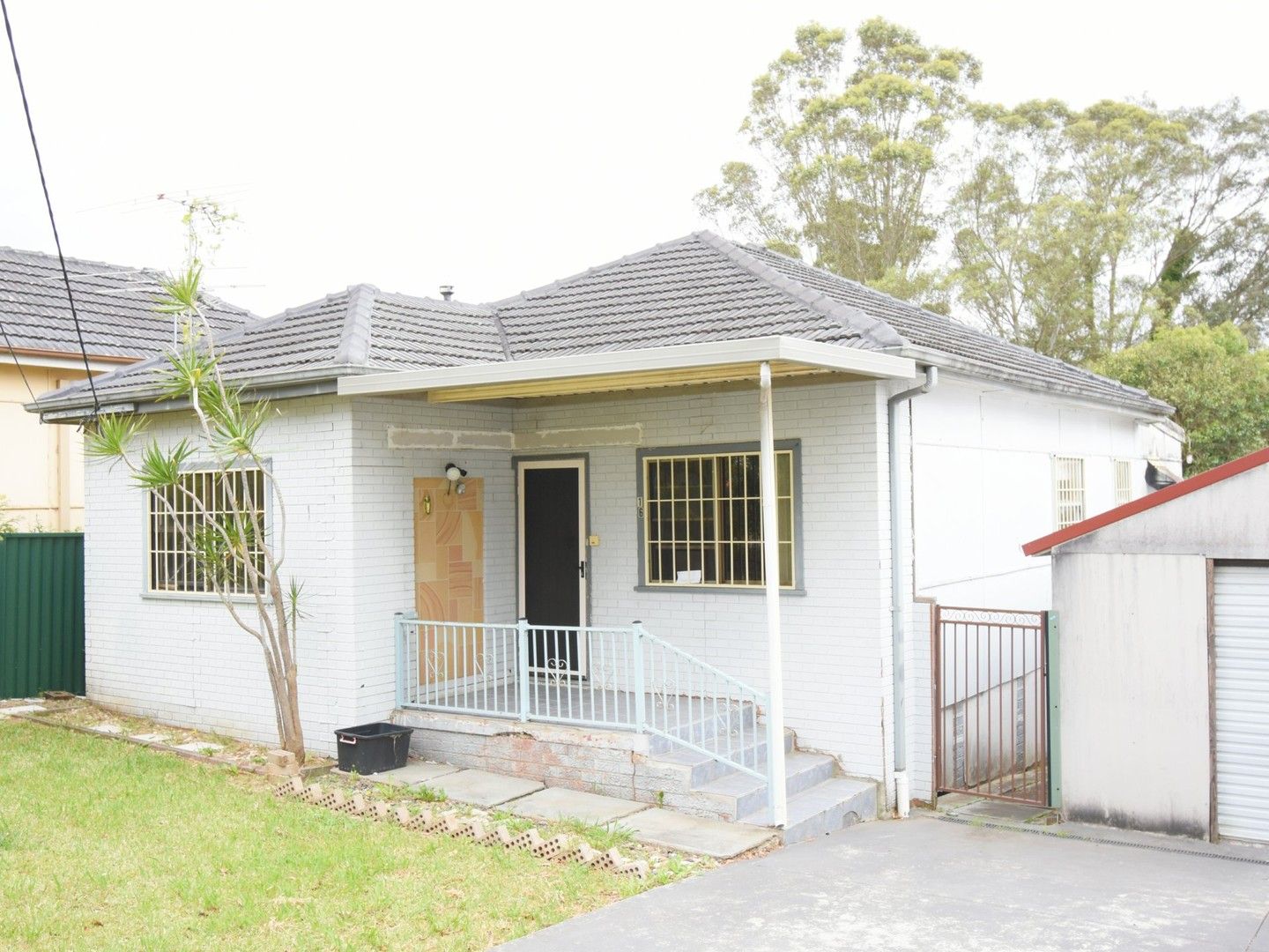 16 Woods Avenue, Cabramatta NSW 2166