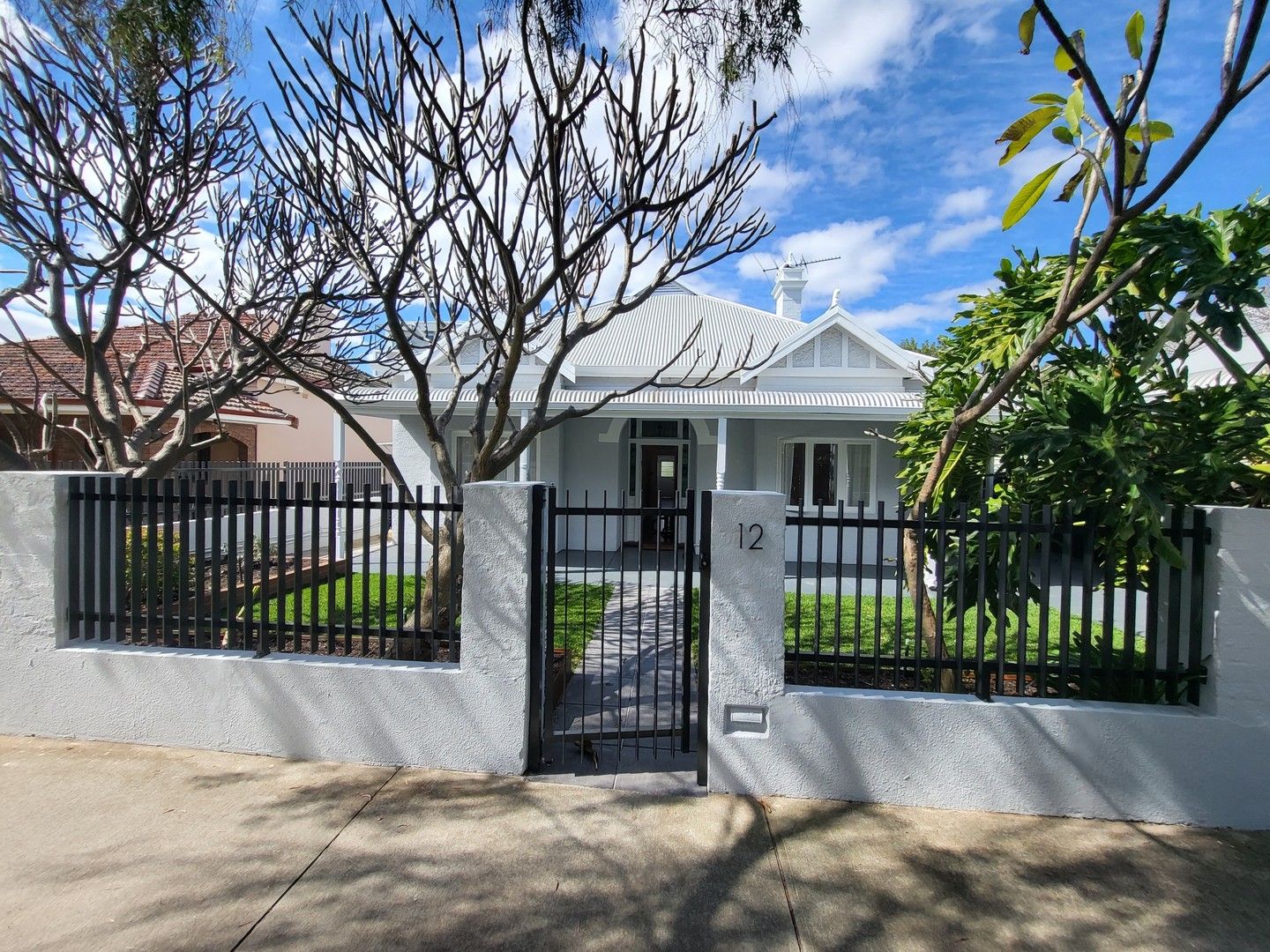 4 bedrooms House in 12 Blencowe Street WEST LEEDERVILLE WA, 6007