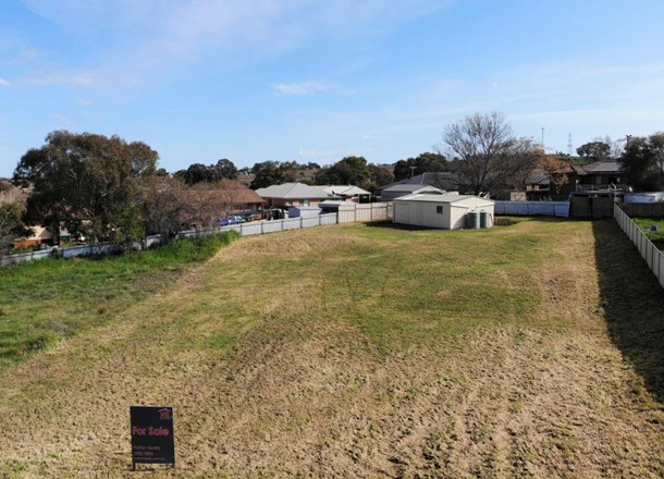 24 Pineview Circuit, Young NSW 2594