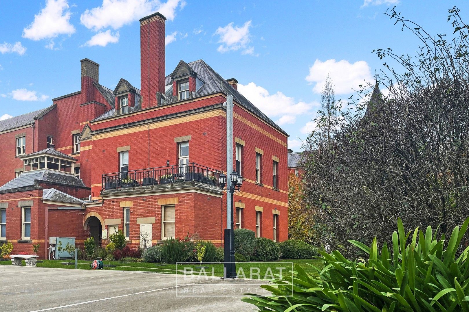 2 bedrooms Apartment / Unit / Flat in 24/300 Gillies  Street North WENDOUREE VIC, 3355