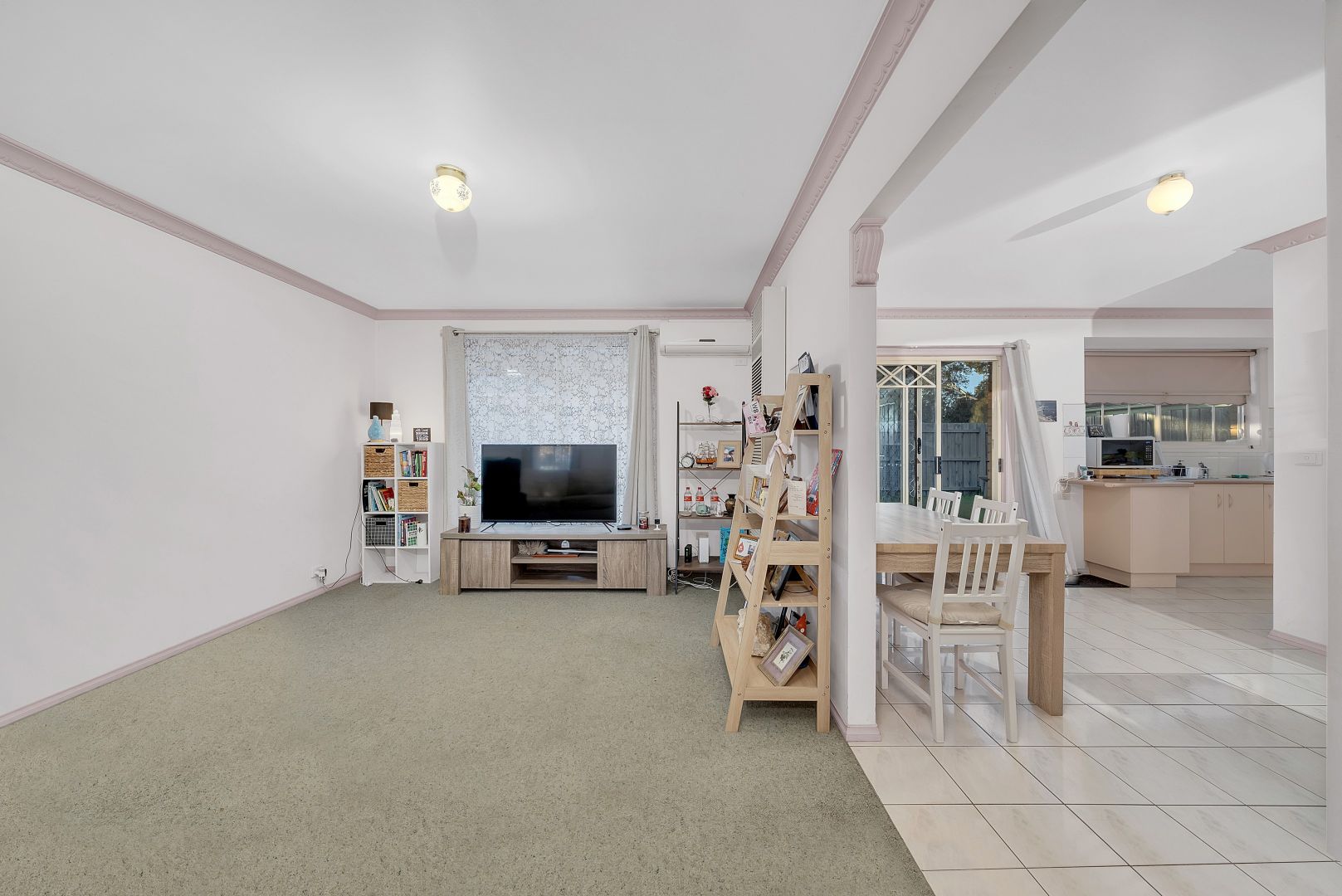 2/22 Julier Crescent, Hoppers Crossing VIC 3029, Image 2