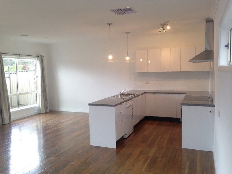 3 bedrooms House in 2/212B High Street BROADFORD VIC, 3658