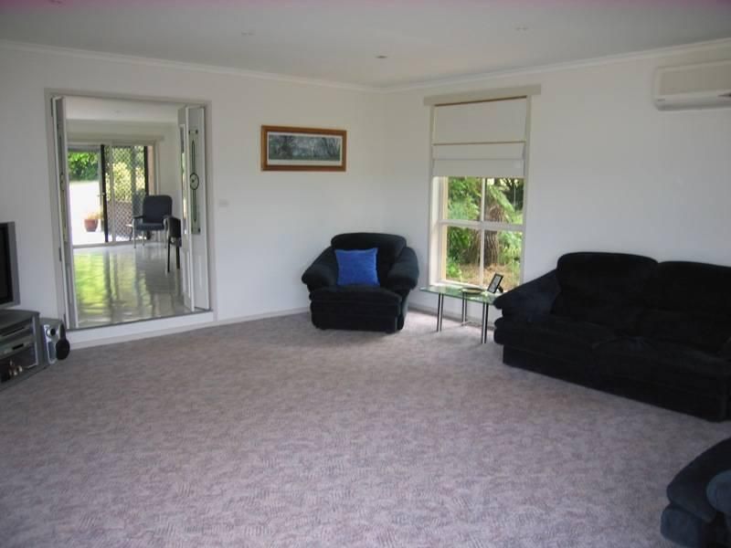 26 Old Sale Road, BULN BULN VIC 3821, Image 2